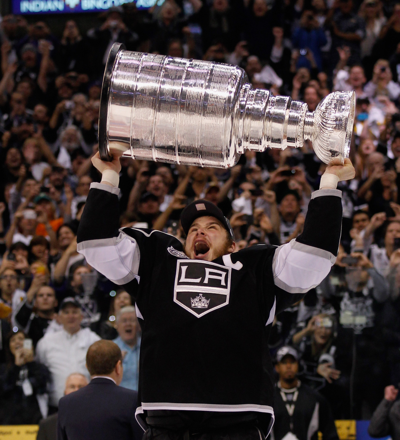 LA Kings - A true King 👑 Dustin Brown, a two-time Stanley Cup