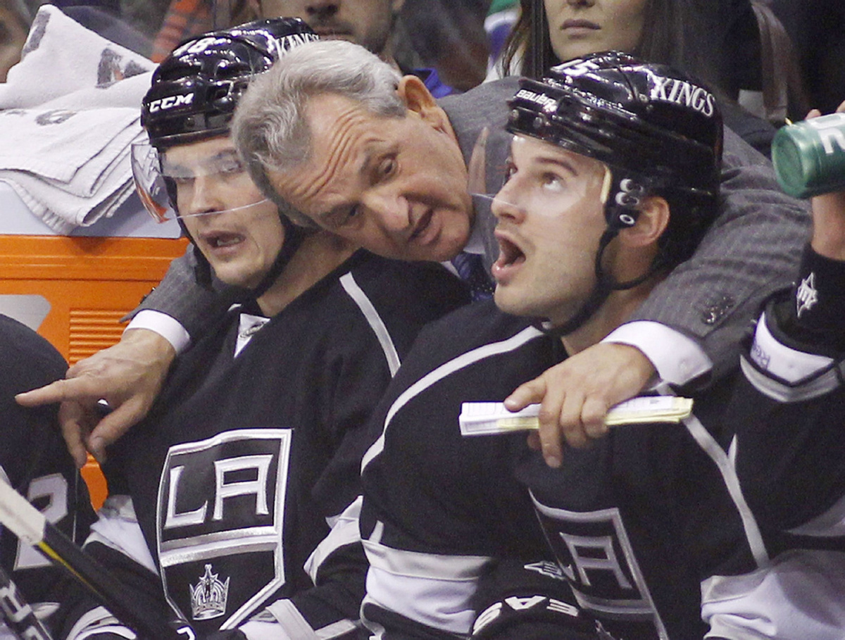 Kings Wayne Simmonds hurts knee in silly post-hit scrum - NBC Sports