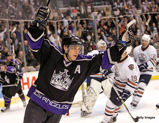 Kings to honour Luc Robitaille with statue