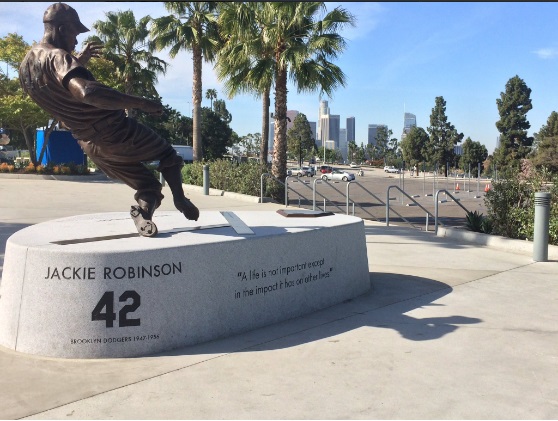 Sandy Koufax to join Jackie Robinson with statue at Dodger Stadium