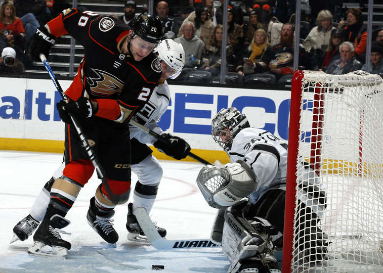 Ducks, Kings take their rivalry outside, to Dodger Stadium – Orange County  Register